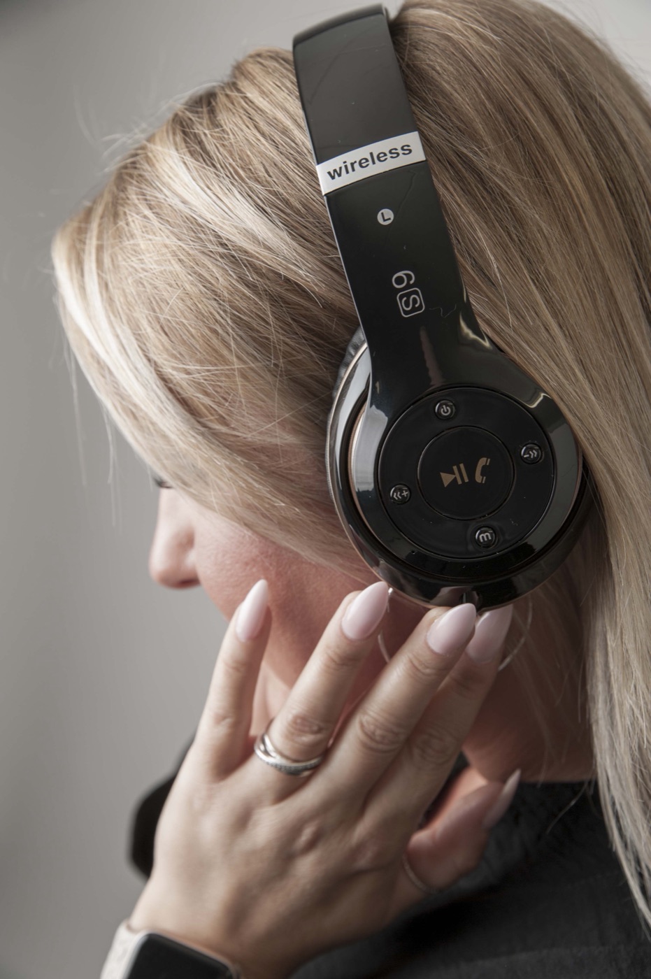UGC Produktfoto: Wireless Kopfhörer im Detail