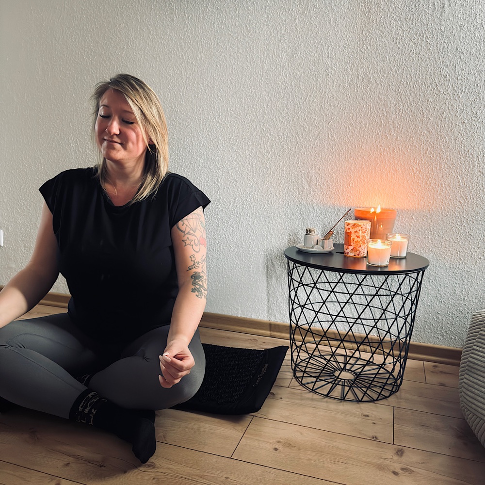 UGC Lifestyle-Foto: Wohnzimmer-Setting mit Kerzen